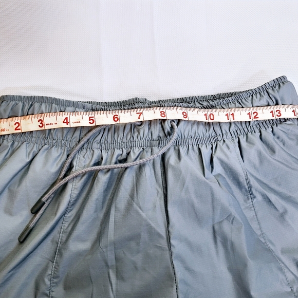 Nike brand "The Snow Leapard in a Jogger".Parachute Joggers size small. - Picture 5 of 10